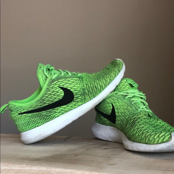 nike roshe run lime green